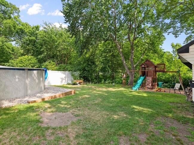 Building Photo - 55 Algonquin Dr