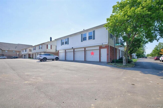 Building Photo - 26070 N Lake Dr