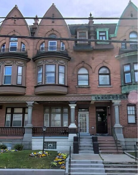 Primary Photo - 4236 Parkside Ave