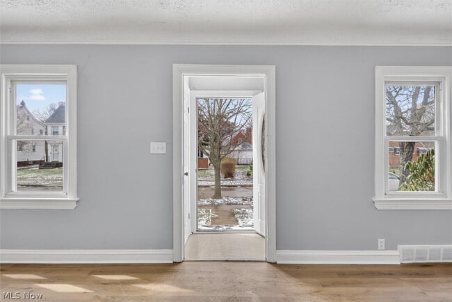 Building Photo - 231 E 210th St