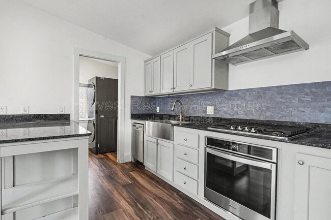 Building Photo - 33158 7th St