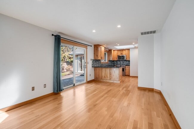 Building Photo - Beautiful 3 Bed, 2 Bath Rental Home in Bea...