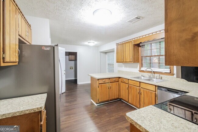 Building Photo - 1418 Hillside Pl SE