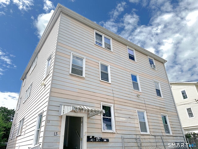 Building Photo - 13 Bartlett St