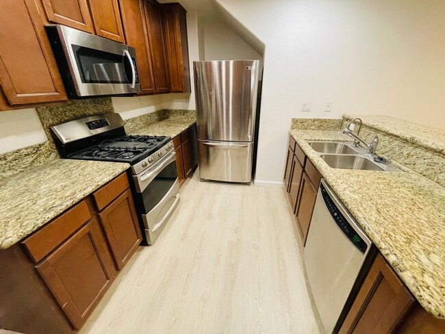 Building Photo - Gorgeous 3 Bed/3 Bath Home in Peaceful Community - Impeccably Maintained