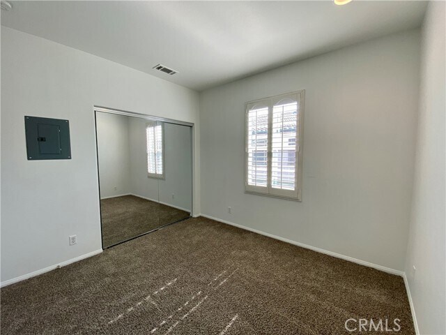 Building Photo - 2750 E Oak Hill Dr