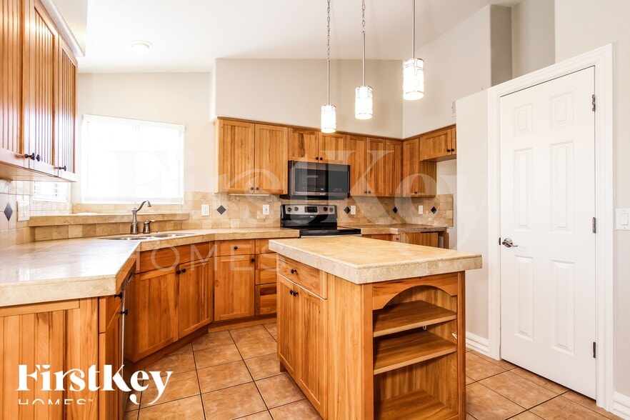 Building Photo - 15077 N 85th Ave