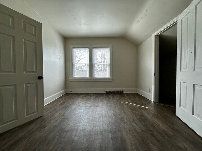Building Photo - 808 Cherry St
