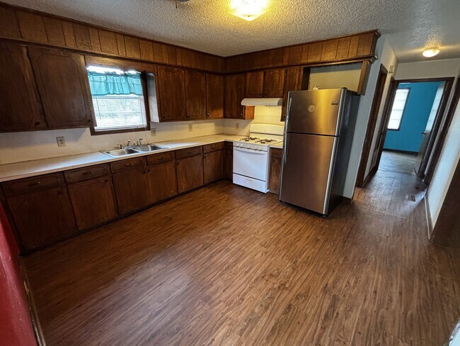 Building Photo - 213 Cazort St