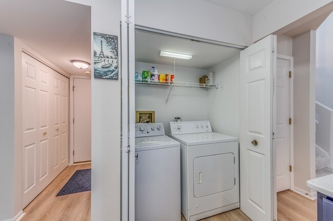 Building Photo - 1108 Wickfield Ct
