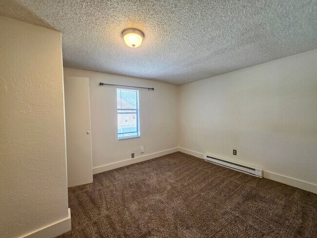 Building Photo - 2 bedroom 2 story Townhouse in Longmont