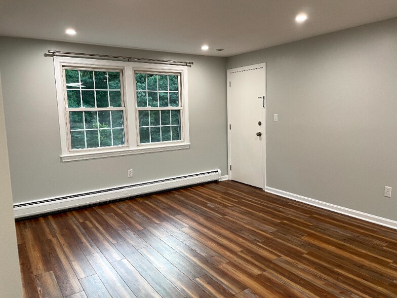 Building Photo - 180 Tyngsboro Rd