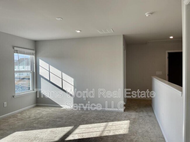 Building Photo - 5899 Wheeler Ridge Rd
