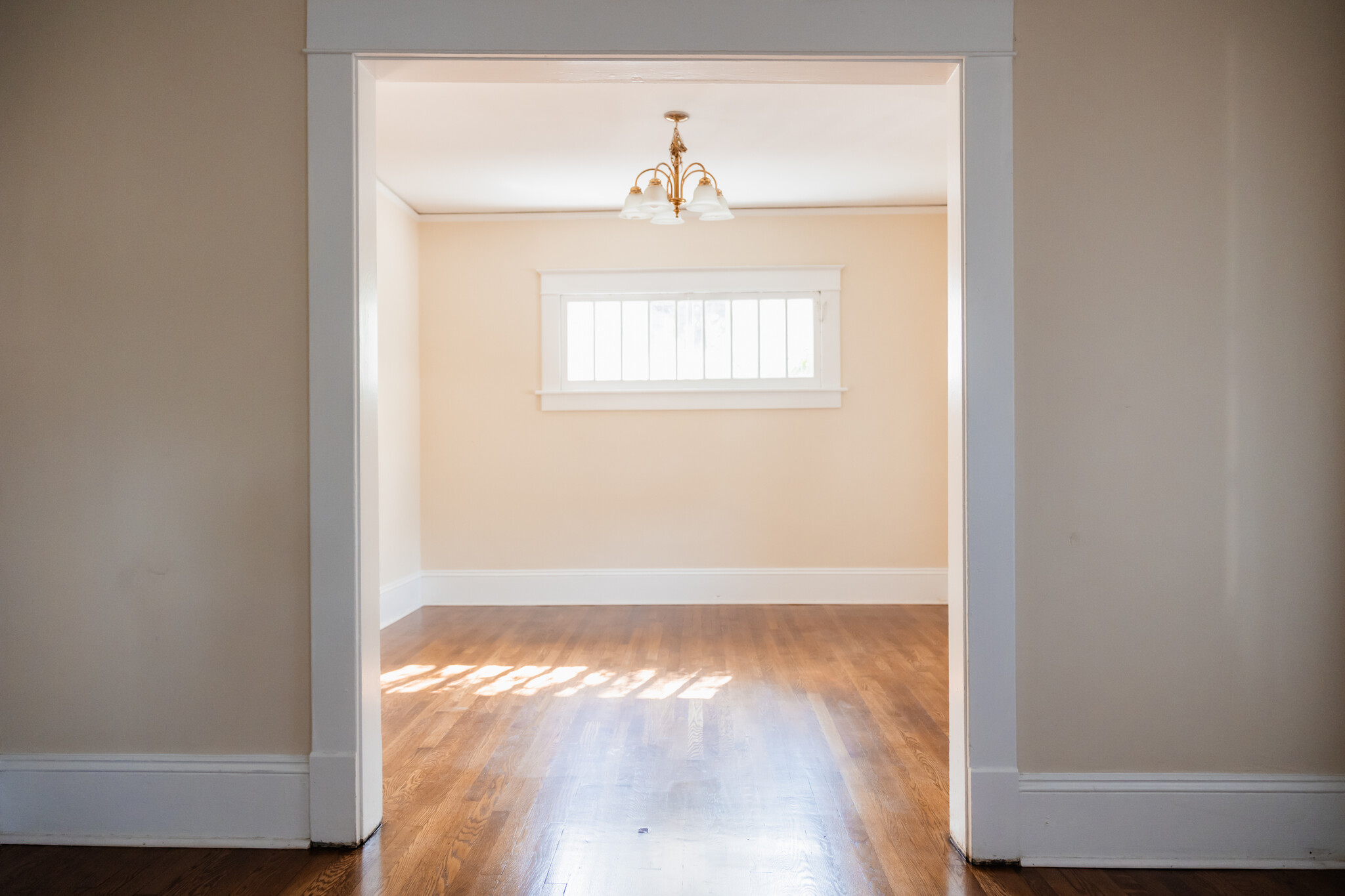 Dinning Room - 1508 W Friendly Ave