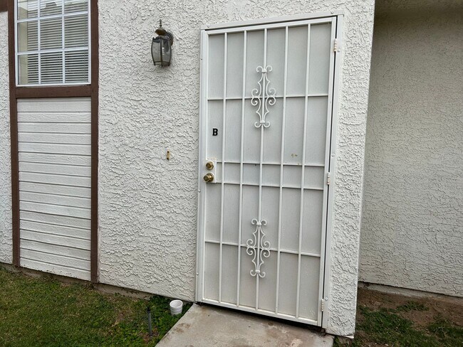 Building Photo - 4121Waln - L