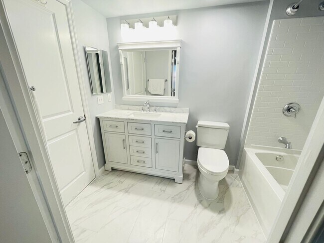 Building Photo - UPDATED Modern 1BR at The Artisan | Downtown DC Living