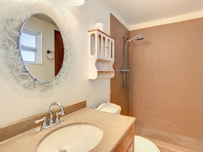 Building Photo - 4 Bedroom POOL Home in Largo