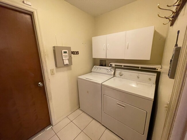 Building Photo - SPACIOUS 3 BD/2BA Home in Winter Springs!