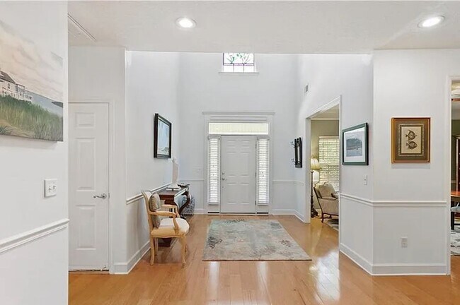 Building Photo - Beautiful 3 bedroom 2 bath home