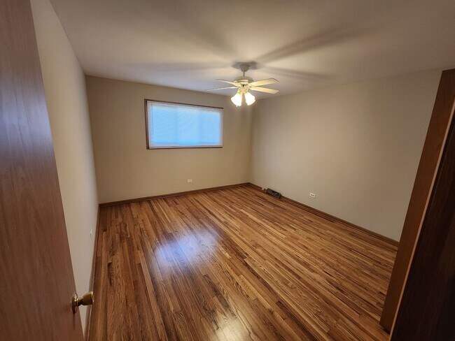 Building Photo - 16710 Kenwood Ave