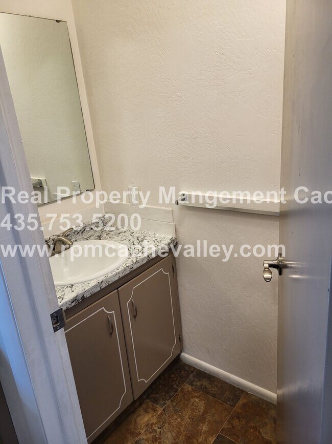 Building Photo - 2662 N 370 E