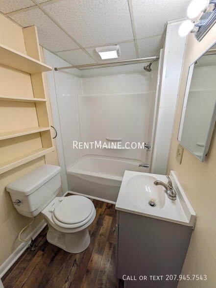 Building Photo - 28 Autumn St