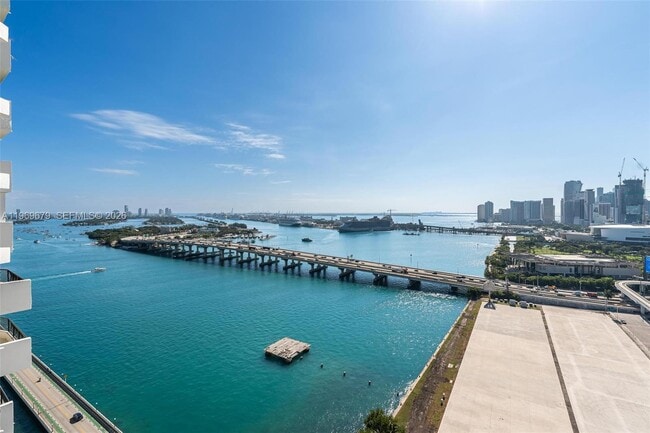 Building Photo - 555 NE 15th St