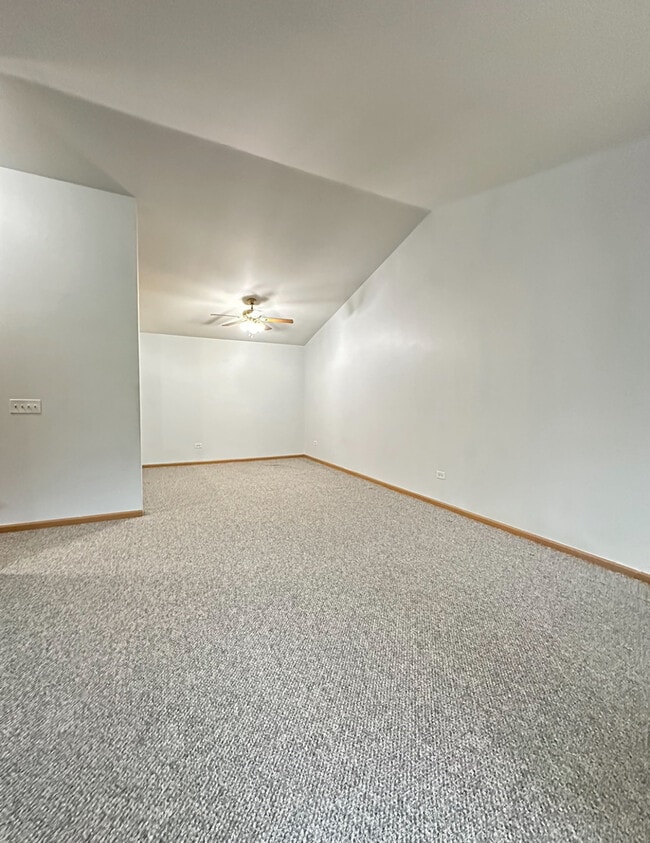 Building Photo - 2427 Silverstone Dr