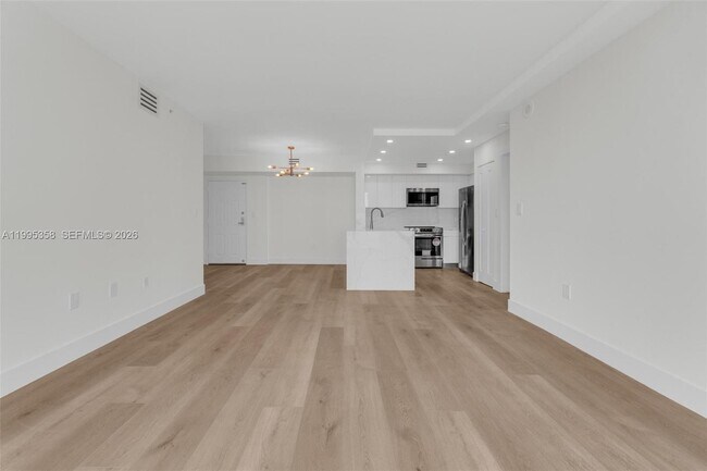 Building Photo - 1155 Brickell Bay Dr