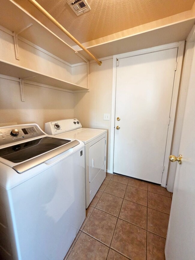 Building Photo - 3 Bed + Loft | 2.5 Bath | 1,946 SF