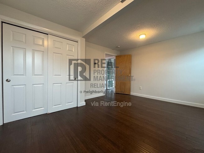 Building Photo - 2 Sea View Ave