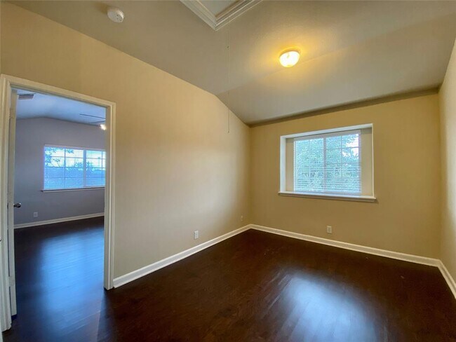 Building Photo - 1310 W Parmer Ln
