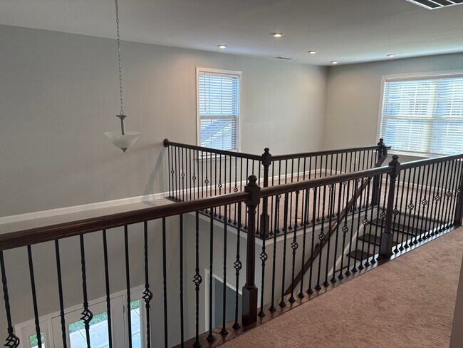 Building Photo - 1044 Crest Oak Ln