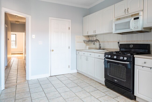 Building Photo - 108 Union Park St