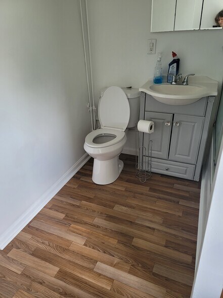 bathroom - 50 Southworth St