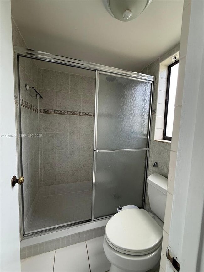 Building Photo - 155 Lakeview Dr