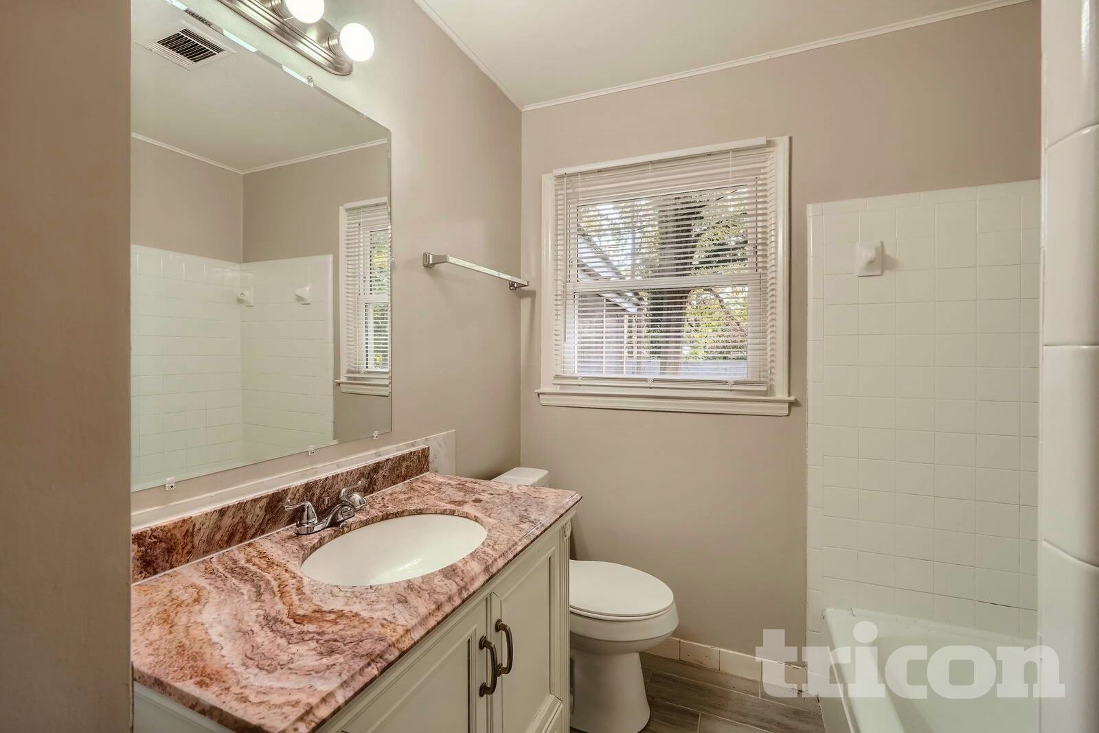 Building Photo - 5313 Larewood Dr