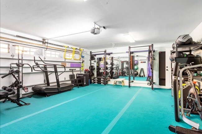 Building Photo - 509 S Willow Ave