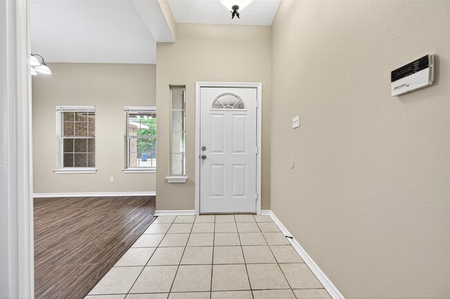 Building Photo - 11655 Lakeview Manor Dr