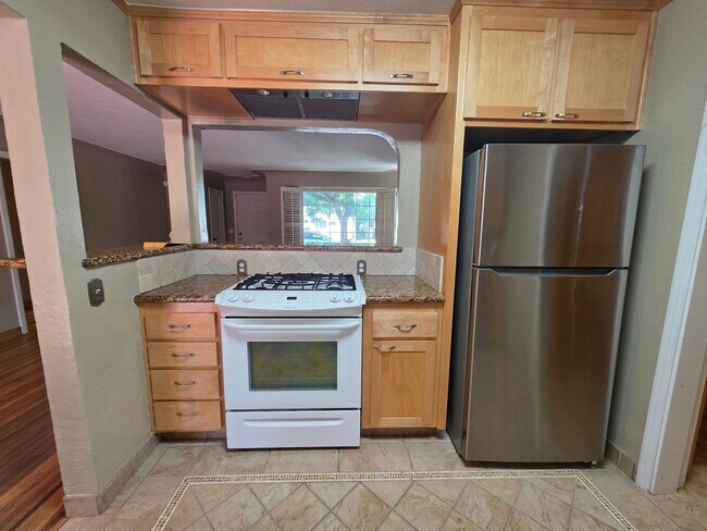 Building Photo - Charming Bungalow in La Loma neighborhood!
