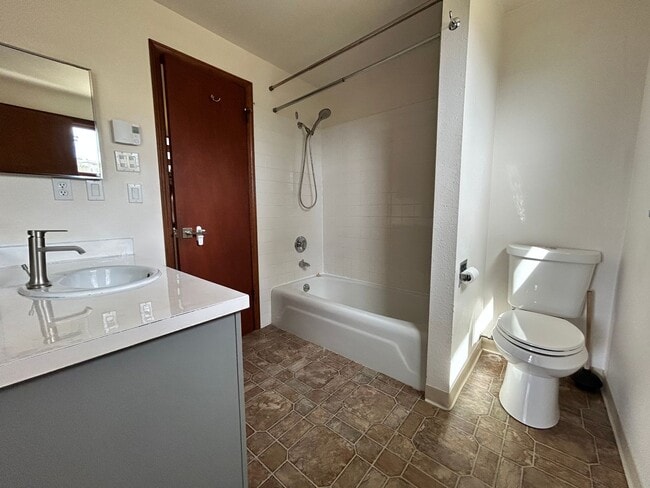 Building Photo - 2 Bedroom Mountain Home with Loft and Spec...