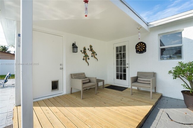 Building Photo - 6390 Plunkett St