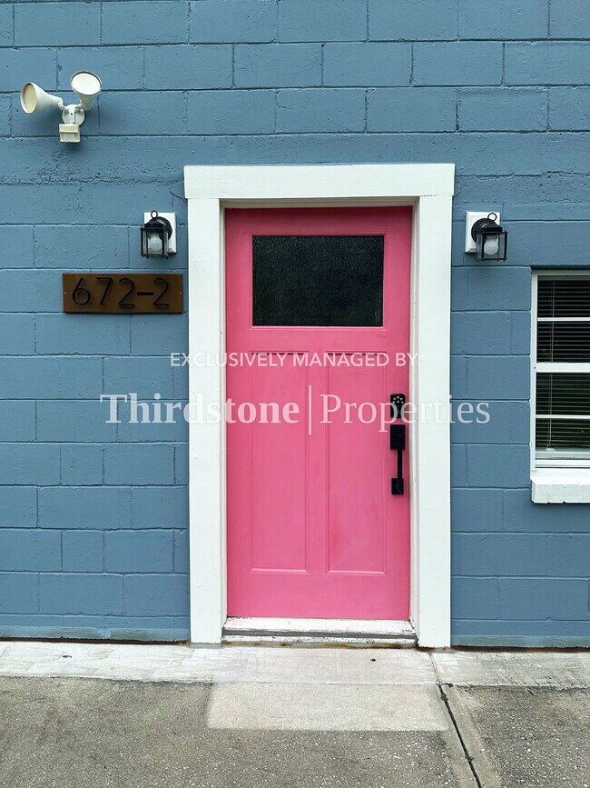 Building Photo - 672 Chestnut St