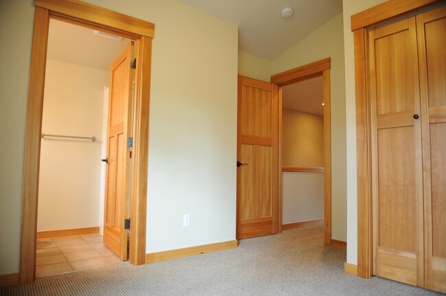 Building Photo - 6533 35th Ave NE