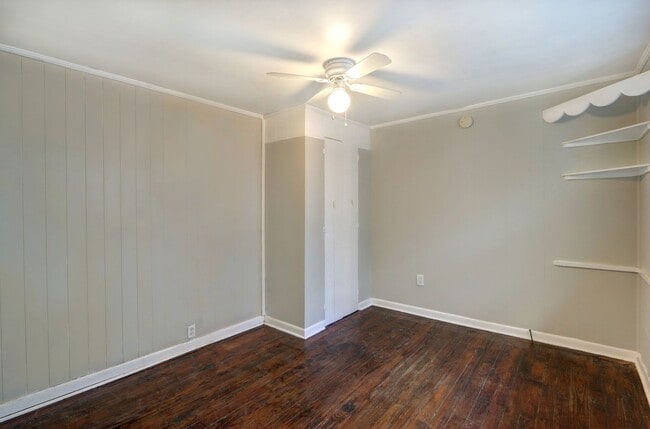 Building Photo - 4 Bedroom house---walk to Forsyth in 15 minutes