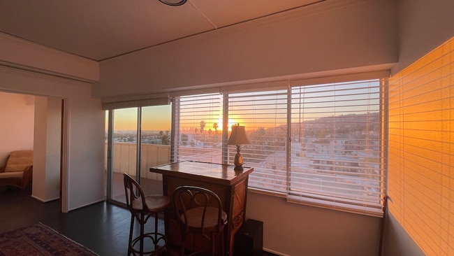 Building Photo - 7135 Hollywood Blvd