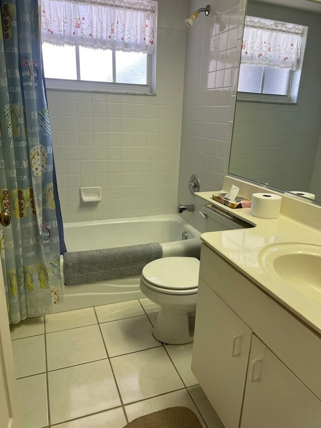 Building Photo - Fabulous Newly available Seasonal Rental i...