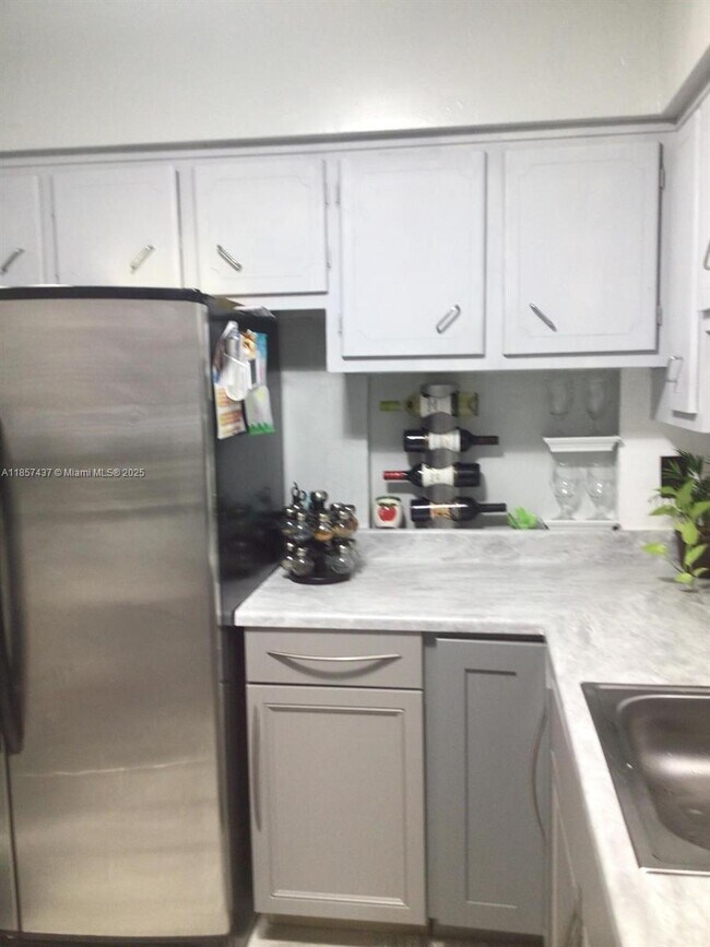 Building Photo - 1723 NE Miami Gardens Dr