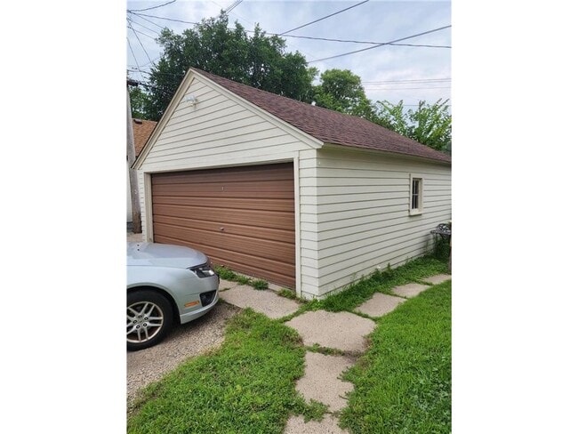 Building Photo - 5028 Bloomington Ave