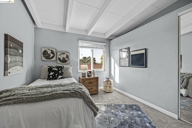 Building Photo - 2559 Rebecca Dr